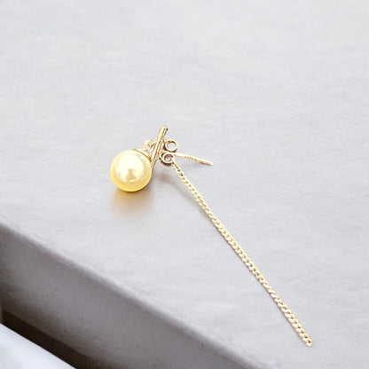 Hanging pearl earring