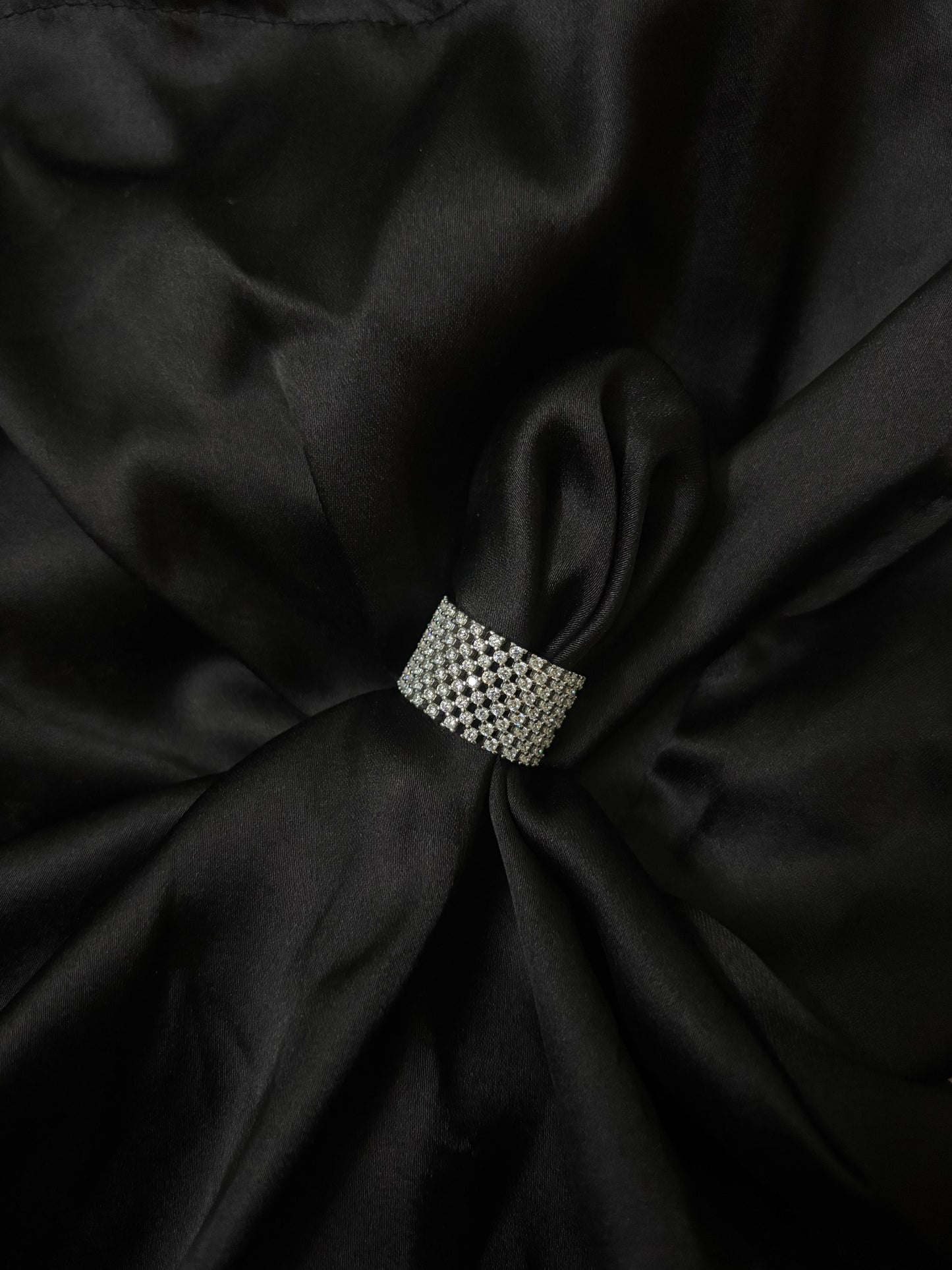 Elegant High Majesty Silver Band