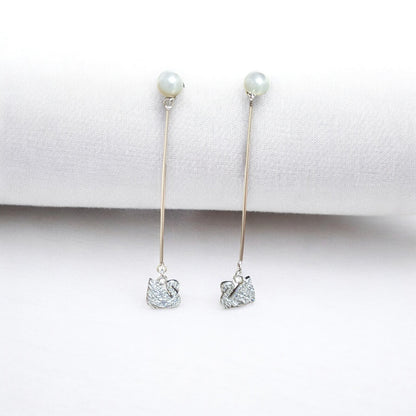 Stick Drop pearl earring
