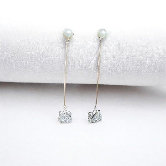 Stick Drop pearl earring