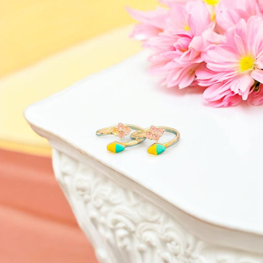 Sleek dual tone toe ring