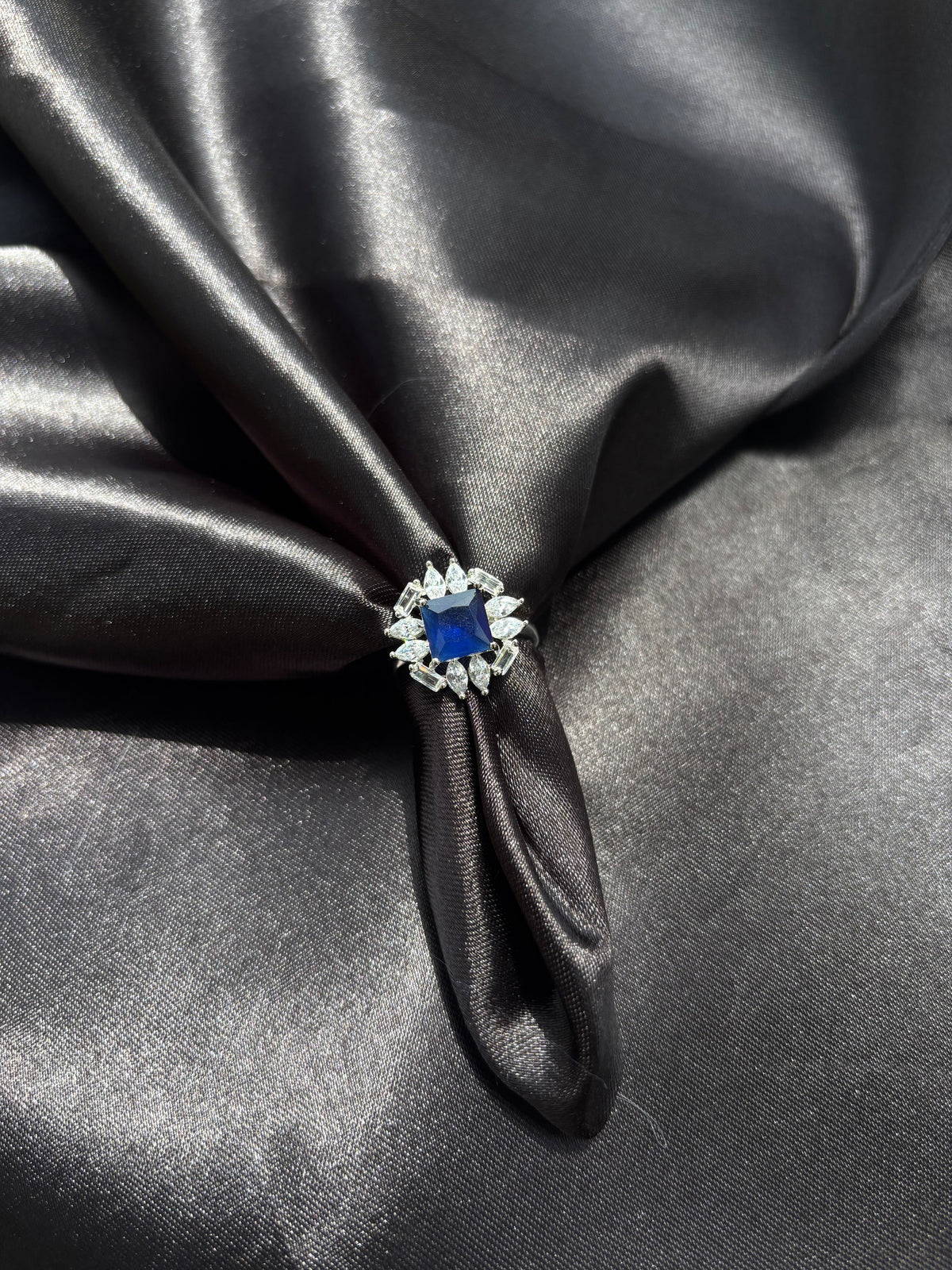 Azure Heirloom – Engagement Ring with Sapphire Light