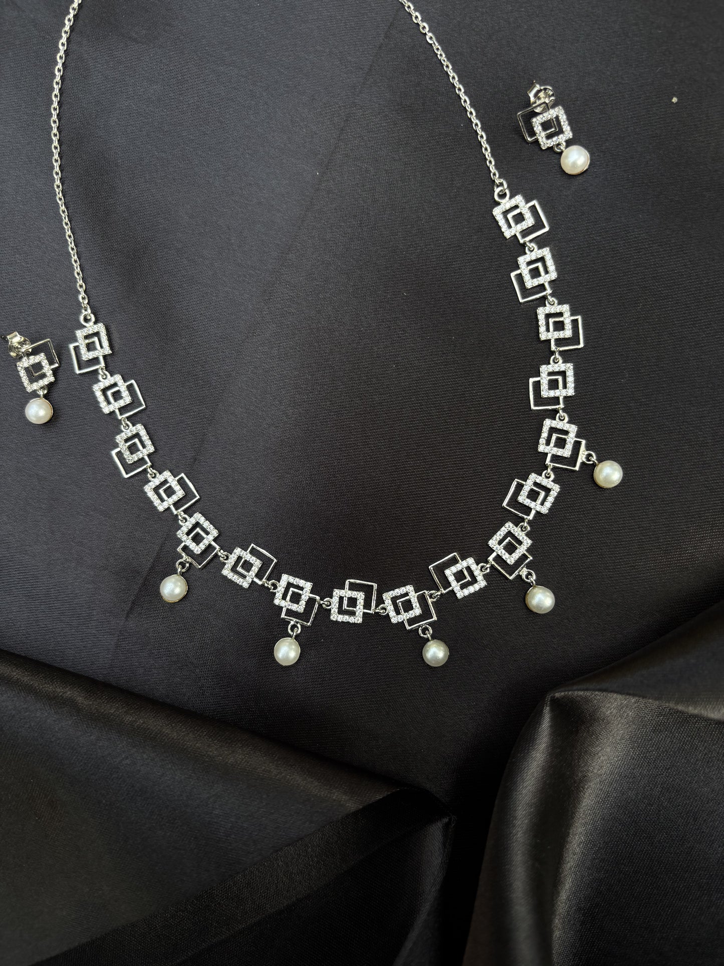 Box Pearl Necklace set