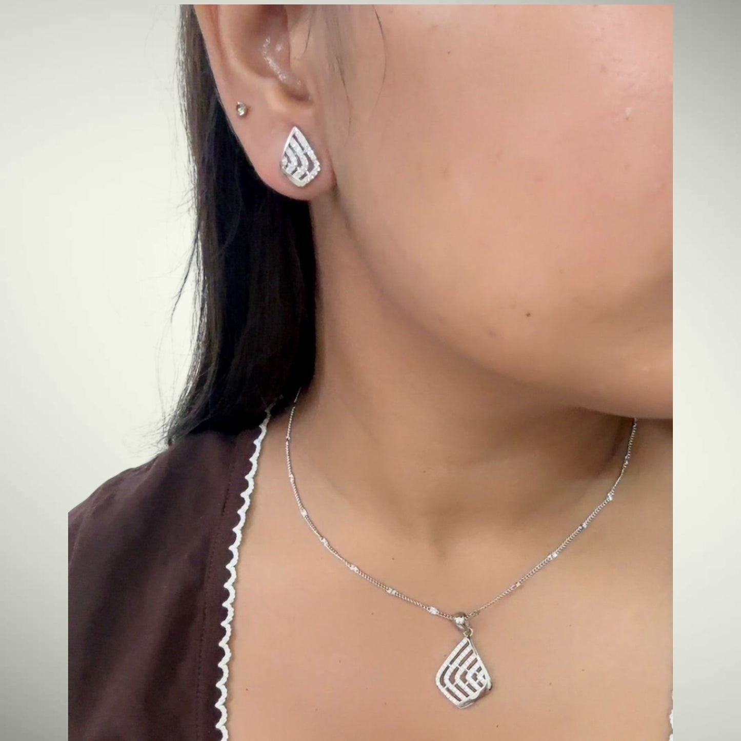 Diamond lookalike 925 pendant set