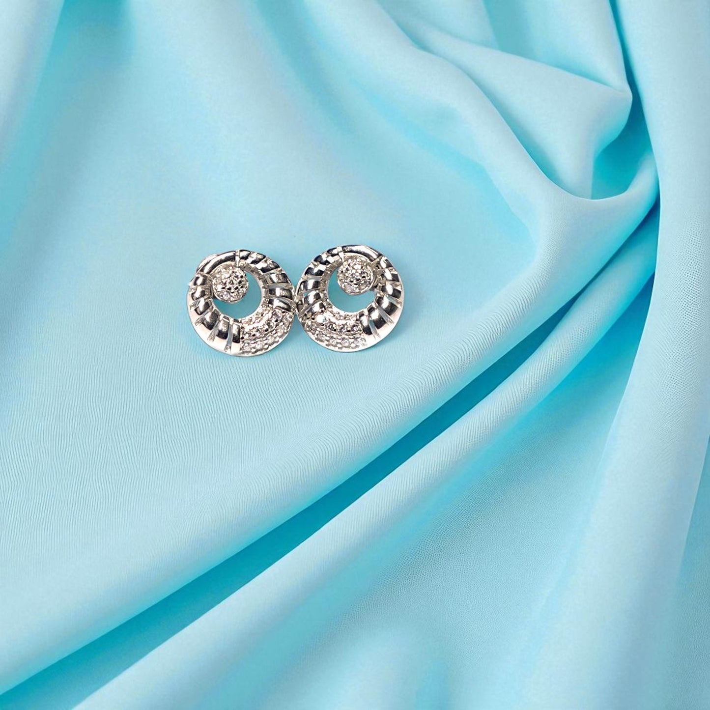 Circular Radiance Silver Pendant Set