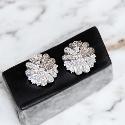 Crownlight – Royal 925 Silver Studs of Elegance