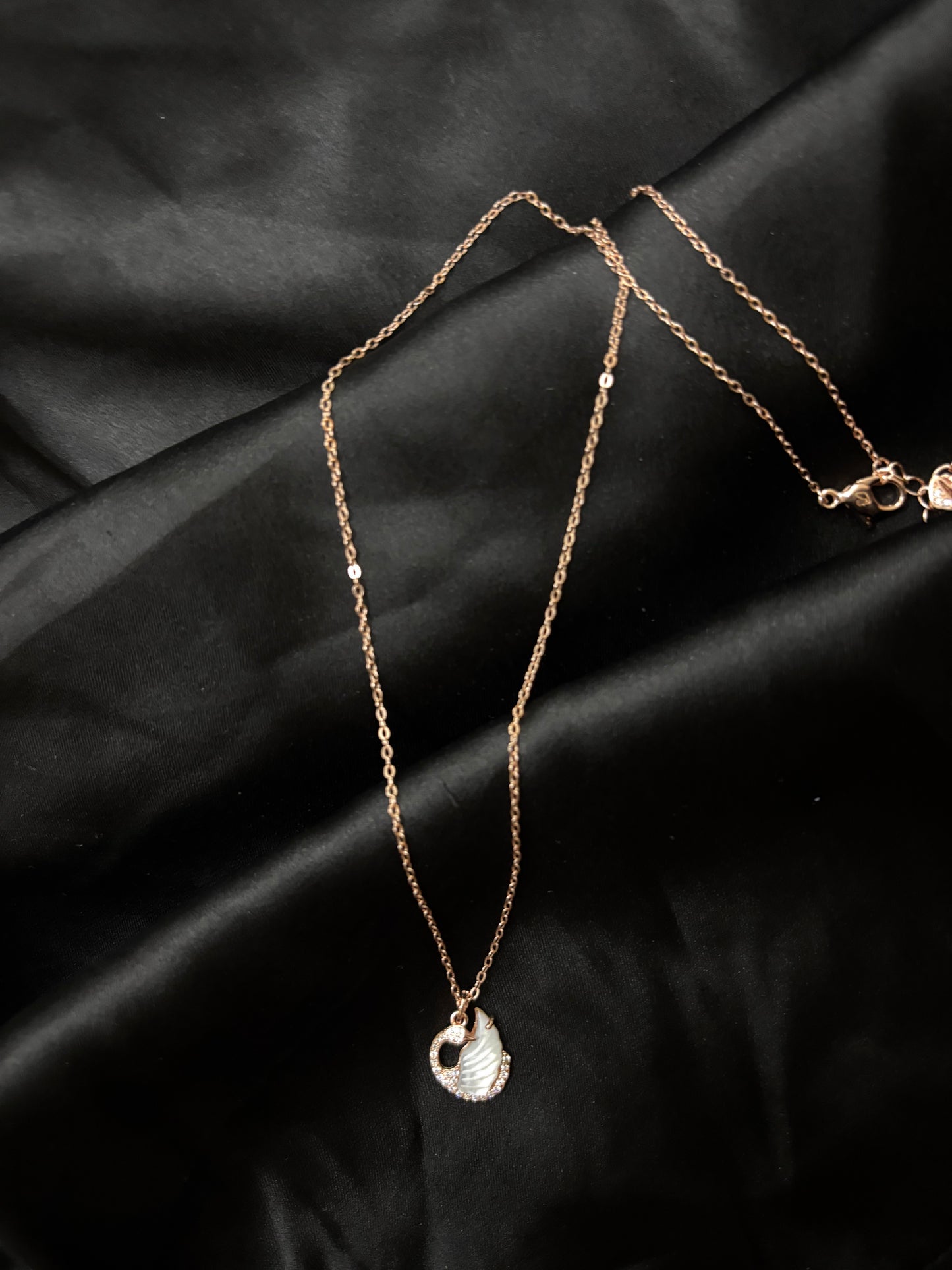 Dancing Swan SIlver Chain Set