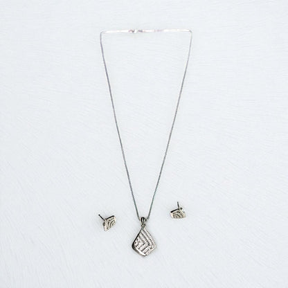 Diamond lookalike 925 pendant set