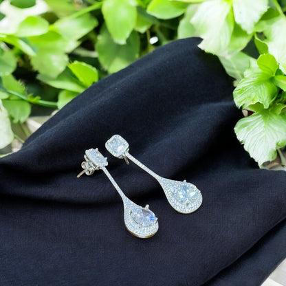 Tear drop solid Solitaire Party earring