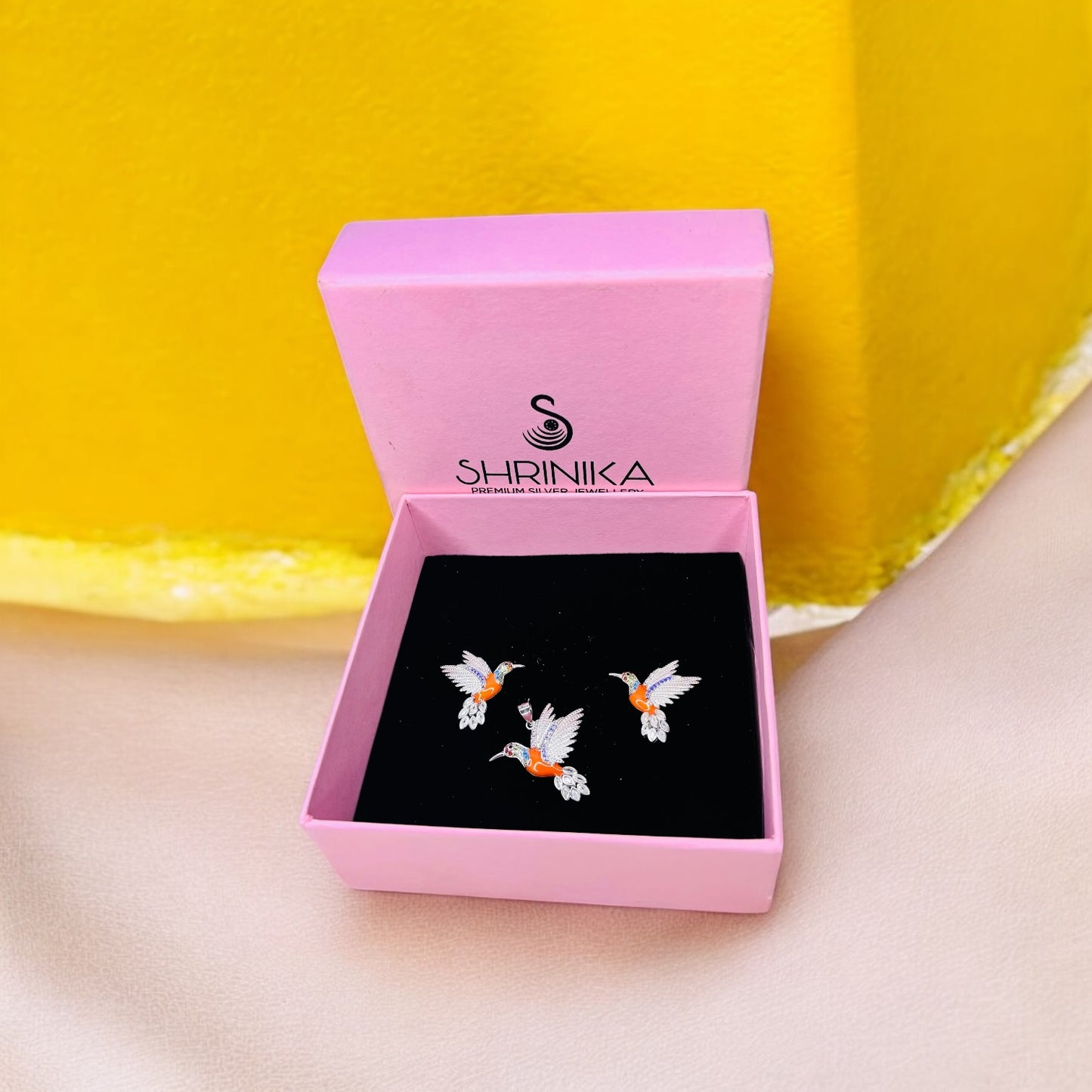 Fly high Orange Humming bird pendant set