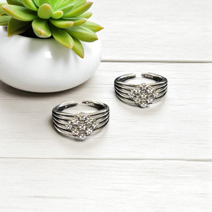 Diamond accent gathered Toe ring