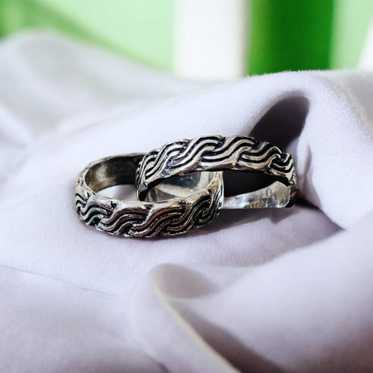 Oxidised S Toe ring