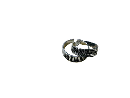 Oxidised beaded toe ring