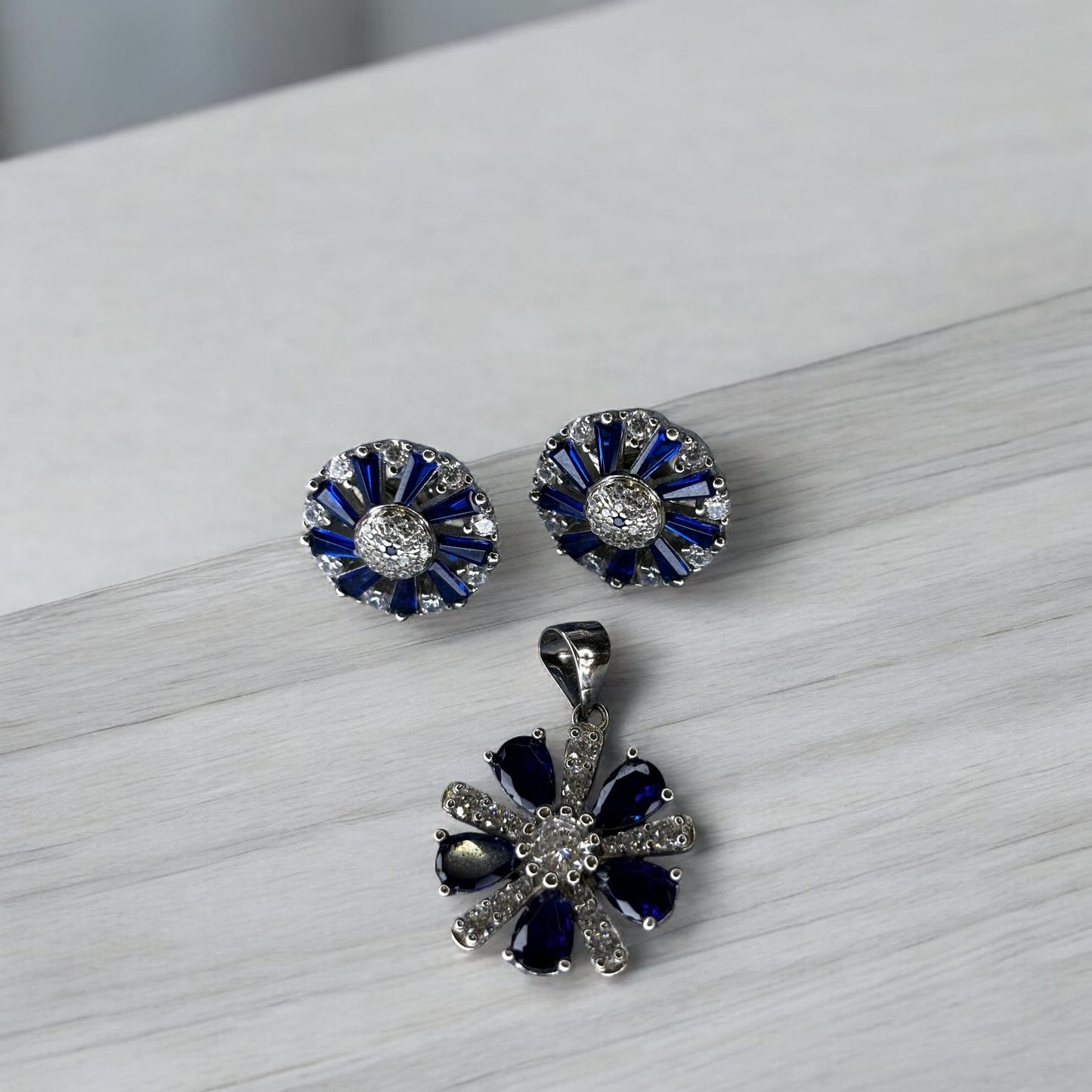 Sapphire floral cut pendant set