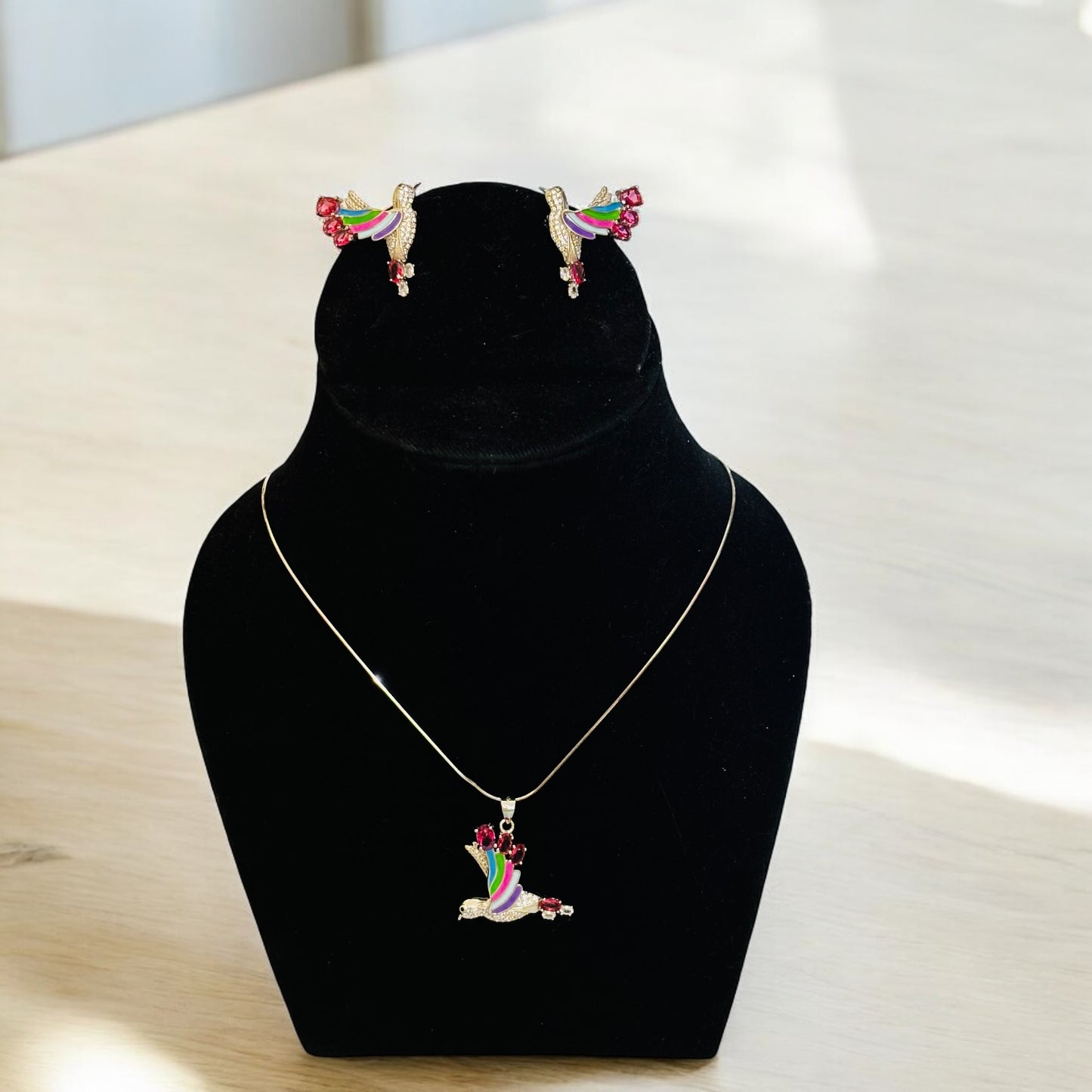 Colourful hummingbird pendant set