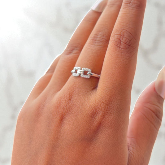 Interlink Silver First Date Ring