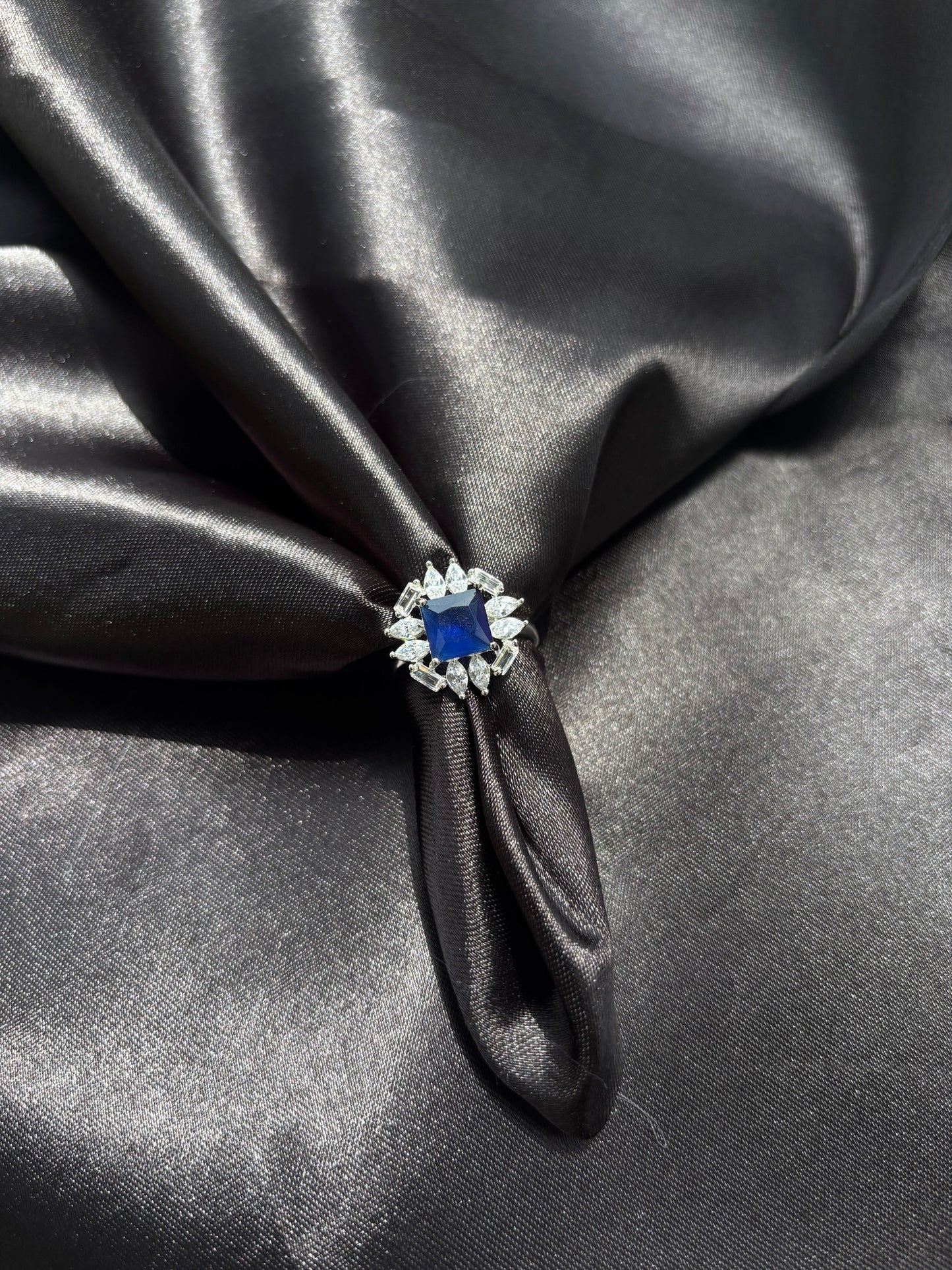 Azure Heirloom – Engagement Ring with Sapphire Light