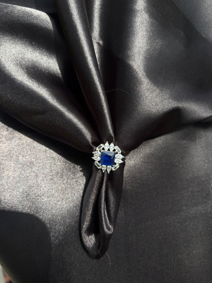 Azure Heirloom – Engagement Ring with Sapphire Light
