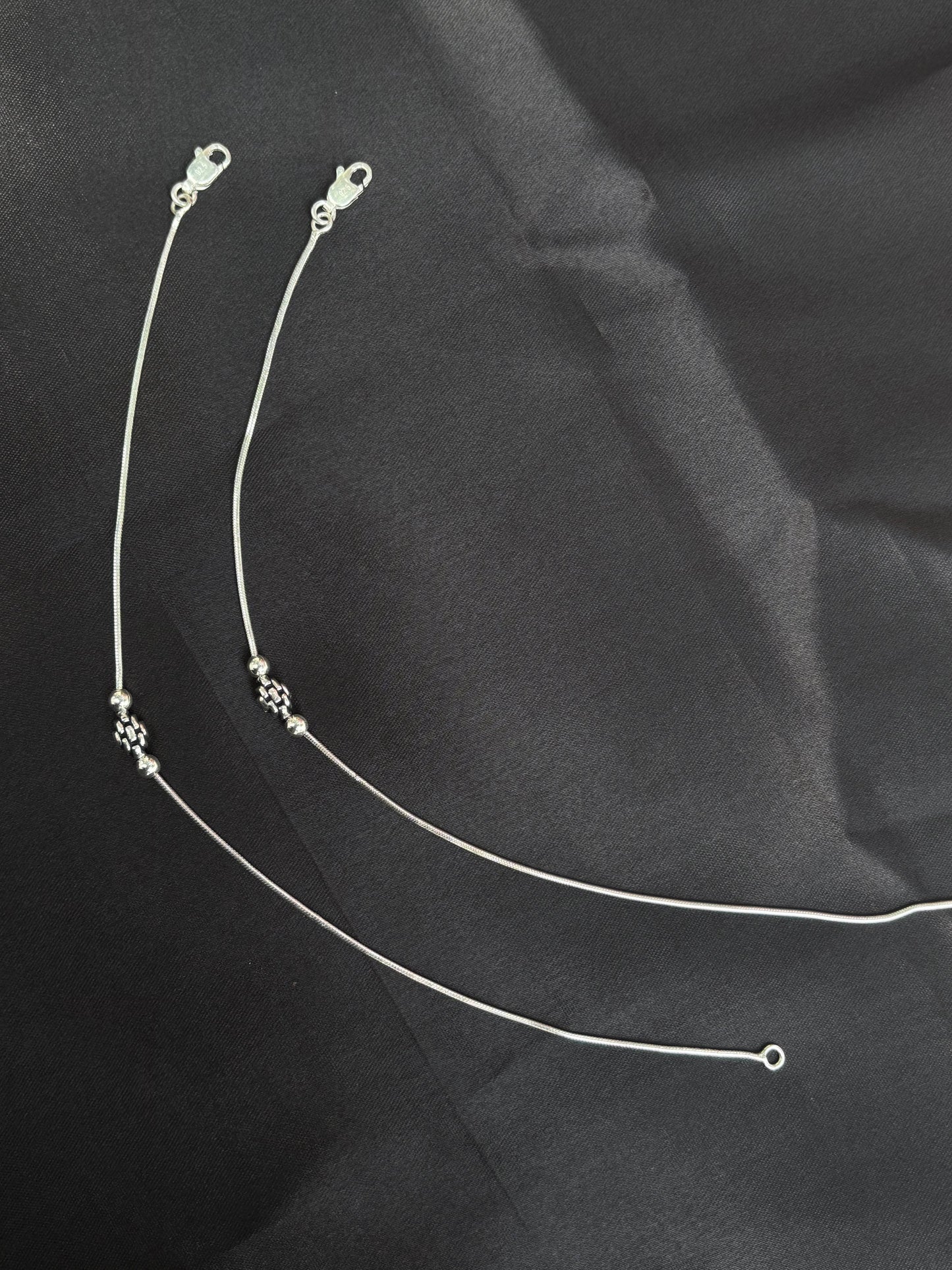 Interlink minimal oxidised 925 anklet