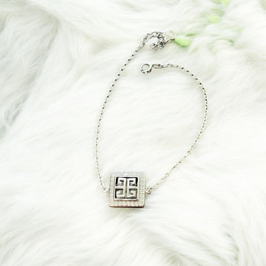 Minimal Elegant Charm Bracelet