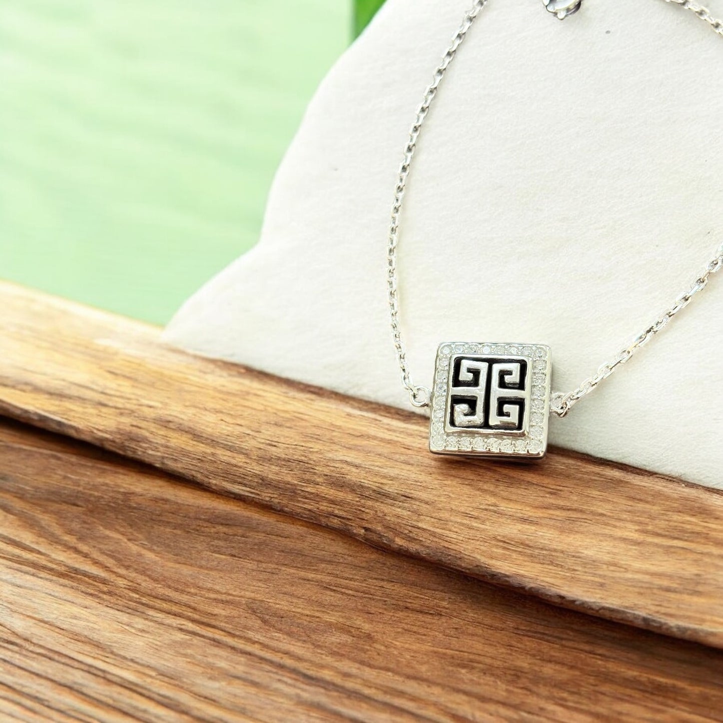 Minimal Elegant Charm Bracelet