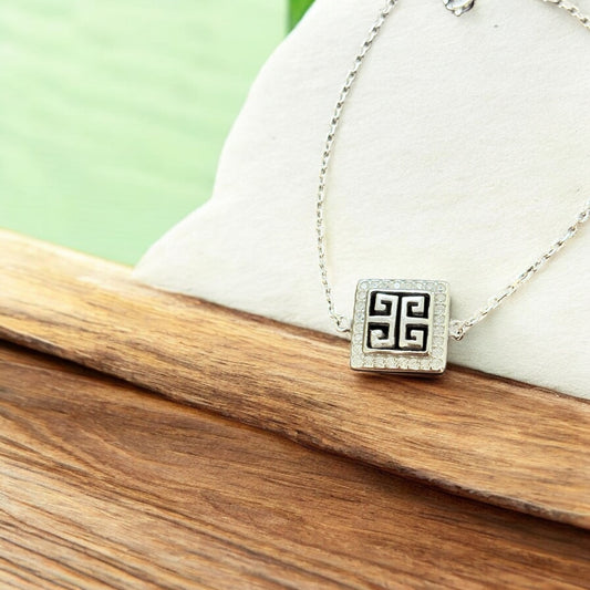 Minimal Elegant Charm Bracelet