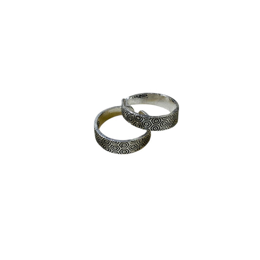 Oxidised hexa toe ring