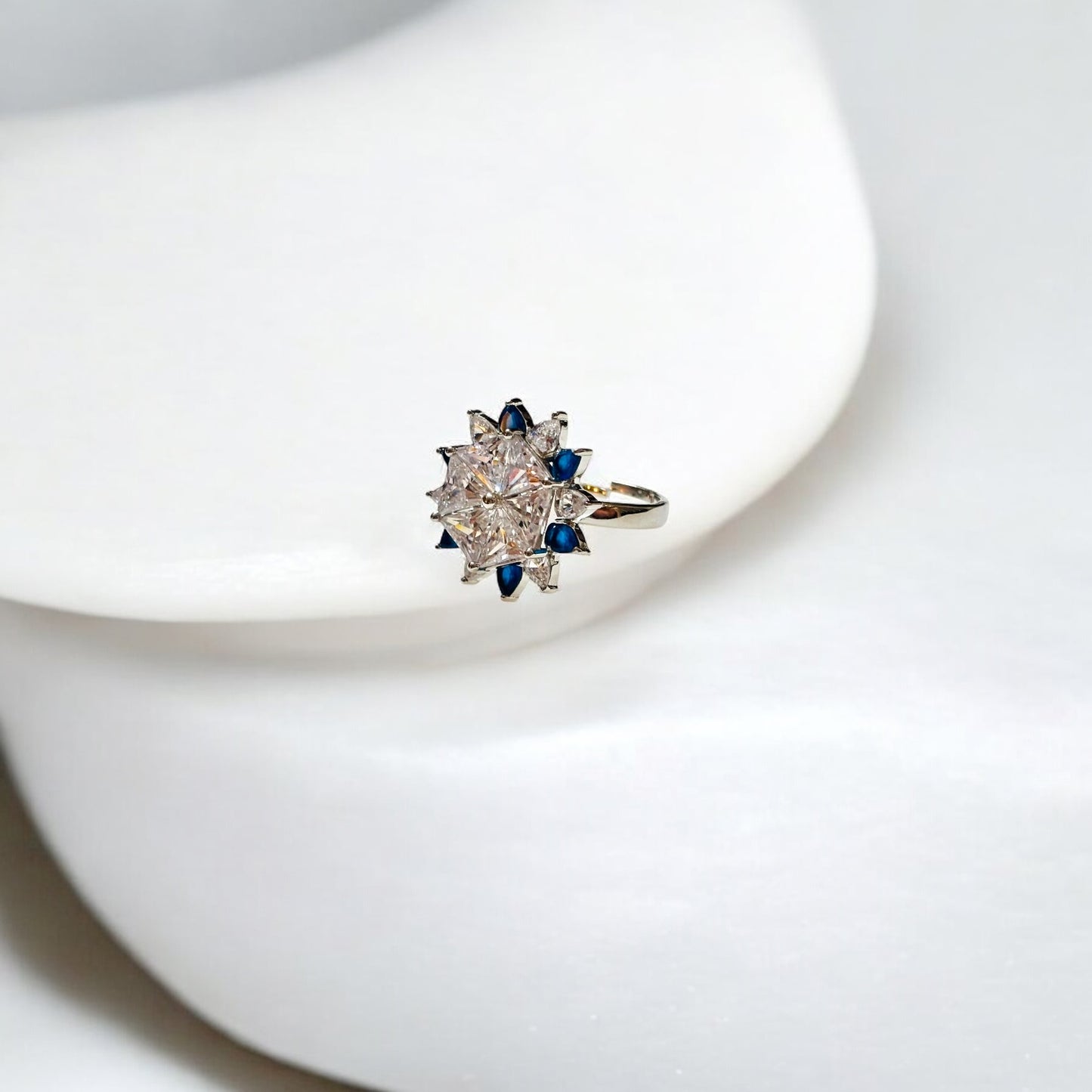 Solitaire Star Cocktail adjustable ring