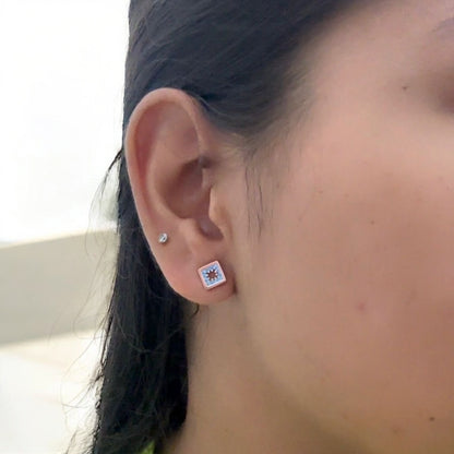 Sparkling square minimal Silver earring