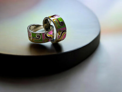 Swirl graffiti enamel toe ring